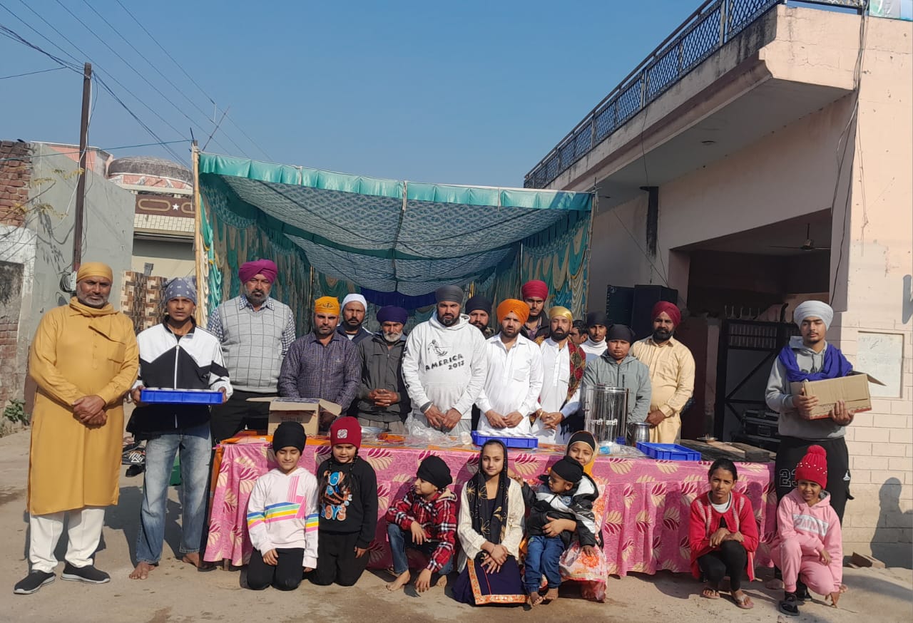 Milk langar dedicated to the martyrdom day of four Sahibzades, Mata Gujar Kaur ji and Baba Moti Ram Mehra ji.